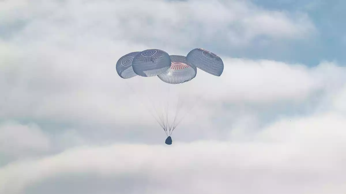 Die «Crew 12» ist zurück auf der Erde.  - Bild: Keegan Barber/NASA/AP/dpa