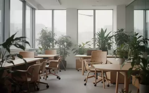 Ein minimalistisch eingerichteter, heller Büroraum mit Pflanzen und ergonomischen Möbeln. - Foto: über boerse-global.de