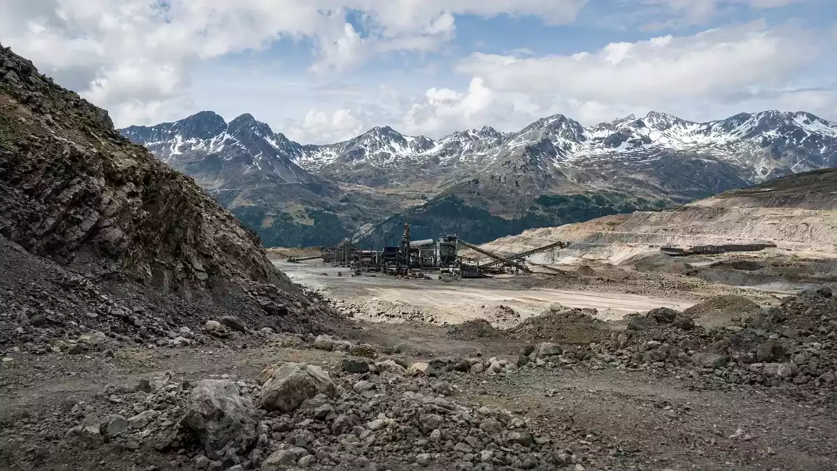 European Lithium Falls 5.8% as Sector Shakeout Hits Ahead of Oct 22 Merger Vote
