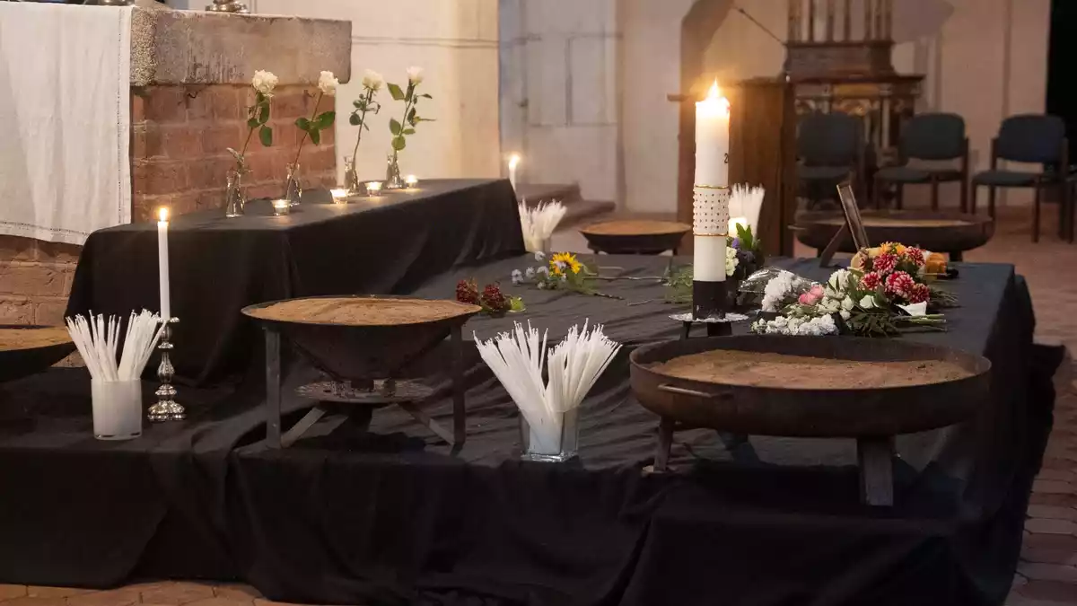 Am Abend gab es eine Gedenkveranstaltung in der Marienkirche im benachbarten Bernau. - Bild: Marco Porzig/dpa