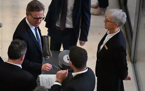 Der Bundestag stimmte für die Forderung nach mehr Daten zu Bluttests bei Schwangeren. - Foto: Michael Brandt/dpa