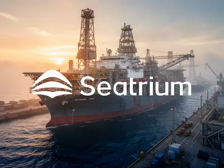 Industrielles Offshore-Energieschiff bei Sonnenuntergang in einer Werft, symbolisiert maritime Ingenieurskunst. - Foto: über boerse-global.de