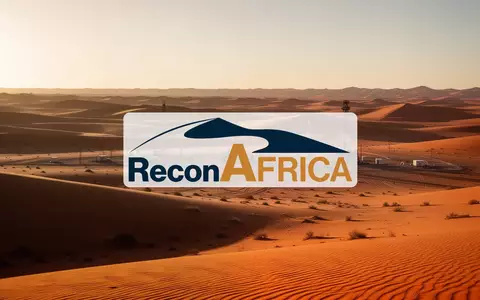 Weite Wüstenlandschaft bei Sonnenuntergang als Symbol für Energieexploration in Namibia. - Foto: über boerse-global.de