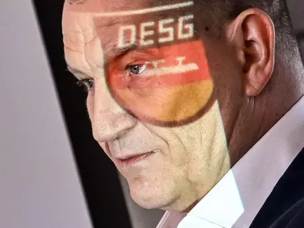 Die Erfurter Eisschnellläuferinnen und Eisschnellläufer üben massive Kritik an der DESG-Führung um Präsident Matthias Große. (Archivbild) - Foto: Britta Pedersen/dpa