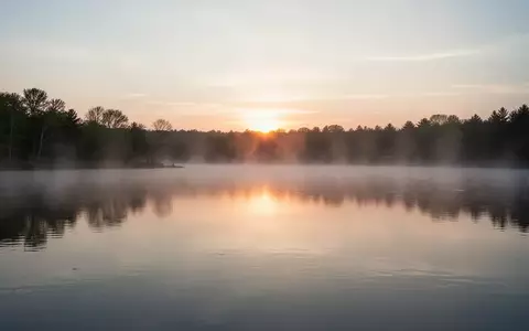 Symbolbild: ruhiger See bei Sonnenaufgang - Foto: über boerse-global.de