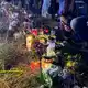 Am Abend nach dem schlimmen Unfall wurde an der Unfallstelle der Verunglückten gedacht - Bild: Marco Porzig/dpa