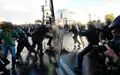 Die Schulproteste in Frankreich dauern an. - Foto: Teresa Suarez/AP/dpa