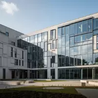 Moderne Forschungsneubauten aus Glas und Beton auf dem Campus der Universitätsmedizin Münster bei Tageslicht. - Foto: über boerse-global.de