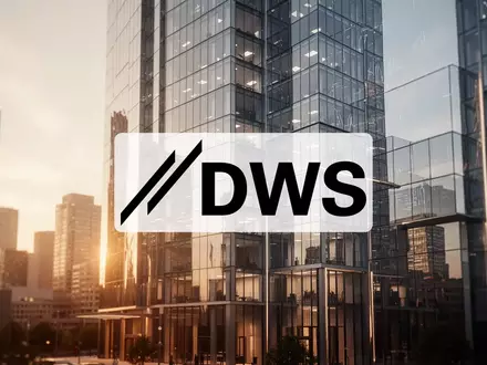 Moderne Büroarchitektur im Finanzviertel bei Sonnenuntergang als Symbol für Unternehmensübernahmen und Immobilieninvestitionen. - Foto: über boerse-global.de