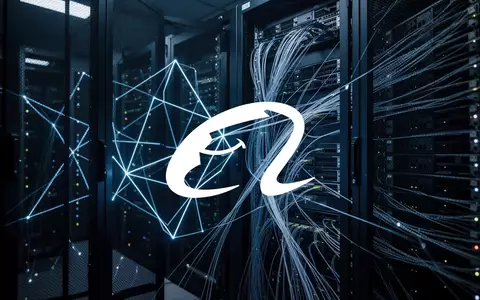 Abstraktes Rechenzentrum mit leuchtenden Glasfaserkabeln und Server-Infrastruktur in blauer, technischer Atmosphäre. - Foto: über boerse-global.de