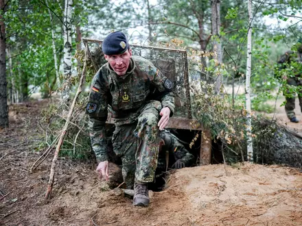 Heeresinspekteur Christian Freuding will das Heer mit kostengünstigen Marschflugkörpern für den Masseneinsatz ausstatten. (Archivbild) - Foto: Kay Nietfeld/dpa