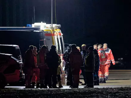 Der Einsatz zog sich bis tief in die Nacht. - Foto: Tizian Gerbing/dpa