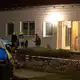 Einsatzkräfte stürmten die Wohnung, in der sich der Mann verschanzt hielt. - Bild: Tizian Gerbing/dpa