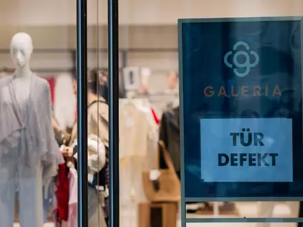 Die Kaufhauskette Galeria ist derzeit ein prominentes Beispiel für Insolvenzen. Die meisten Fälle sind deutlich kleiner. (Foto: Archiv)  - Foto: Rolf Vennenbernd/dpa