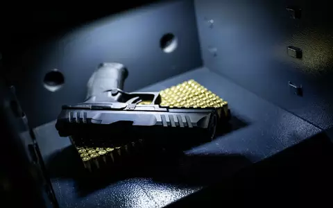 Schusswaffen und Munition müssen in Deutschland gesichert aufbewahrt werden. (Symbolbild) - Foto: Silas Stein/dpa