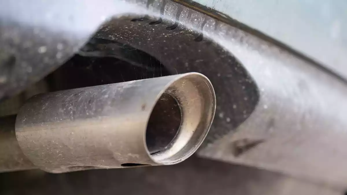 Europas Autohersteller haben nach Einschätzung der Allianz ihr Geld zu lang für Verbrennertechnologie, kurzfristige Renditen und Dividenden ausgegeben. (Symbolbild) - Bild: Sebastian Kahnert/dpa
