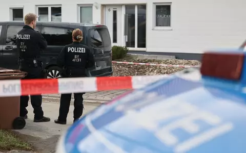 Am Tag nach der Tat liefen in Berngau am Tatort noch Maßnahmen zur Spurensicherung. - Foto: Daniel Löb/dpa