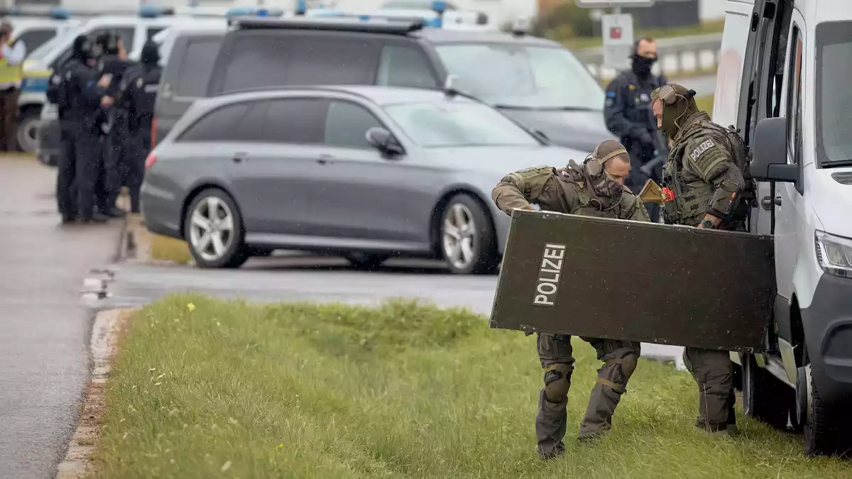 Auch Spezialkräfte waren nach Schüssen in der Oberpfalz im Einsatz. - Bild: Tizian Gerbing/dpa