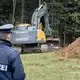 Die Polizei hatte die Sucharbeiten nach einem konkreten Hinweis gestartet. - Bild: Tizian Gerbing/dpa