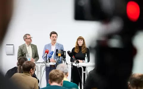 Vertreter von Grünen, SPD und Linken in Berlin haben eine Einigung zum konsequenten Umgang mit Antisemitismus vorgestellt. (Archivbild) - Foto: Annette Riedl/dpa