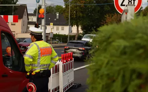 POL-LB: Besigheim: Neckarbrücke - Polizei überprüft Einhaltung verkehrsrechtlicher Maßnahmen - Foto: presseportal.de