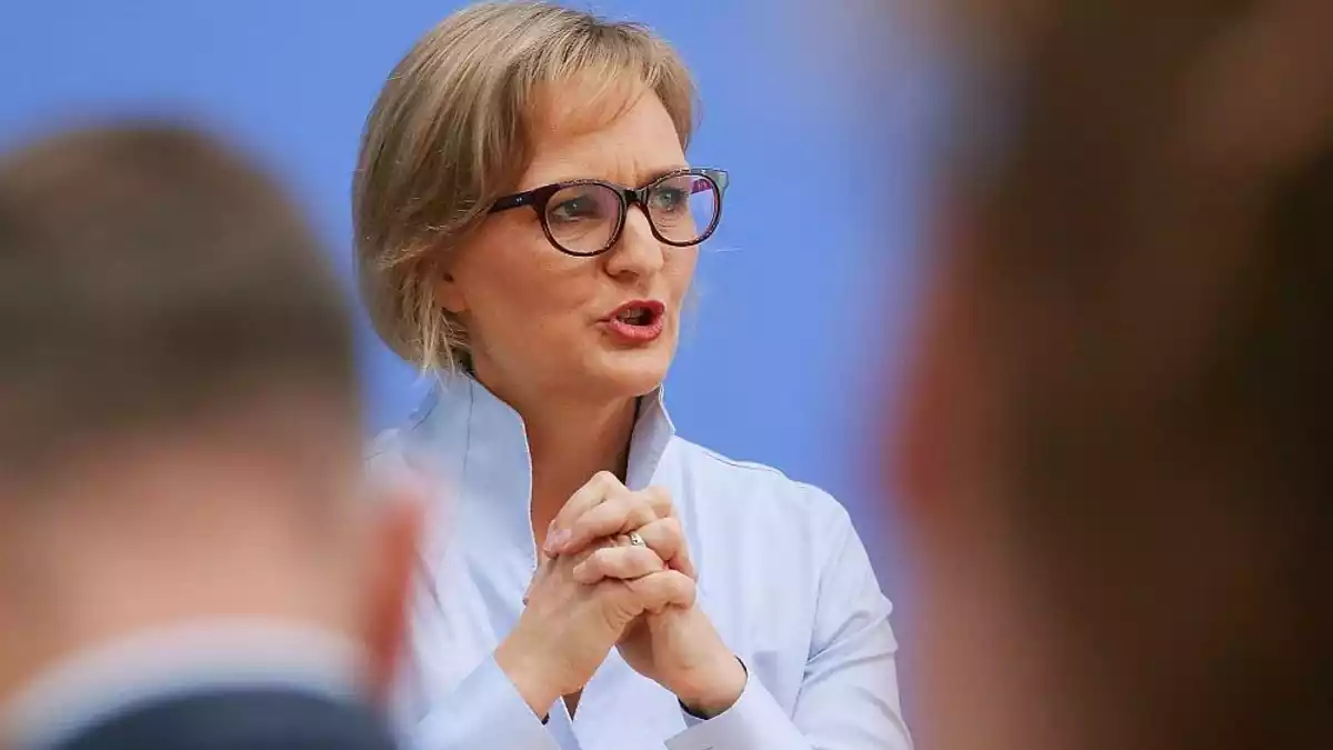 Grüne kritisieren Schröder für Geburtstagsbesuch bei Putin