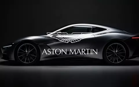 Abstrakte Nahaufnahme einer eleganten, aerodynamischen Luxuskarosserie in einem professionellen Studio mit dramatischem Licht. - Foto: über boerse-global.de