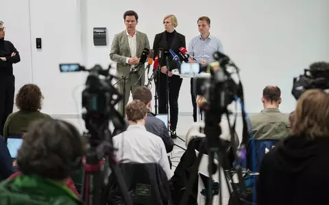 Vertreter von SPD, Linken und Grünen in Berlin beraten über die Chancen einer Regierungsbildung.  - Foto: Sven Kaeuler/dpa