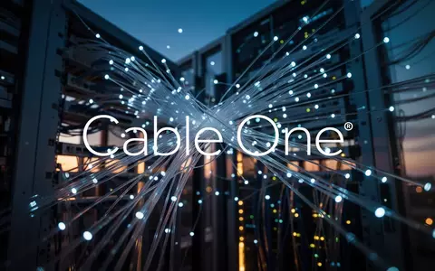 Abstrakte Darstellung von Glasfaserinfrastruktur und Vernetzung in einer modernen technologischen Umgebung. - Foto: über boerse-global.de