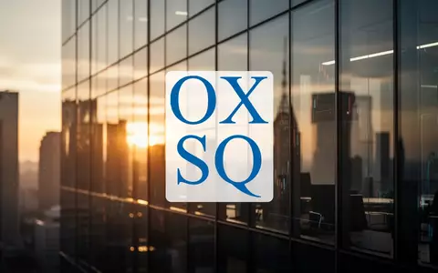 Abstrakte Darstellung von Finanzmärkten mit Fokus auf Investitionsrisiko und Kapitalerträgen bei goldenem Licht. - Foto: über boerse-global.de