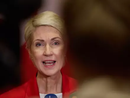 Wenn es nach der SPD in Mecklenburg-Vorpommern gehe, könne es schon am Montag mit den Koalitionsverhandlungen losgehen, sagte Ministerpräsidentin Manuela Schwesig. - Foto: Jens Büttner/dpa