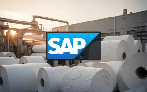Moderne Papierfabrik in den frühen Morgenstunden mit Fokus auf industrielle Fertigungsprozesse. - Foto: über boerse-global.de