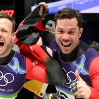 Tobias Wendl (Deutschland, r) und Tobias Arlt (Deutschland) wollen nun bis Olympia 2030 weitermachen. (Archivbild) - Foto: Robert Michael/dpa