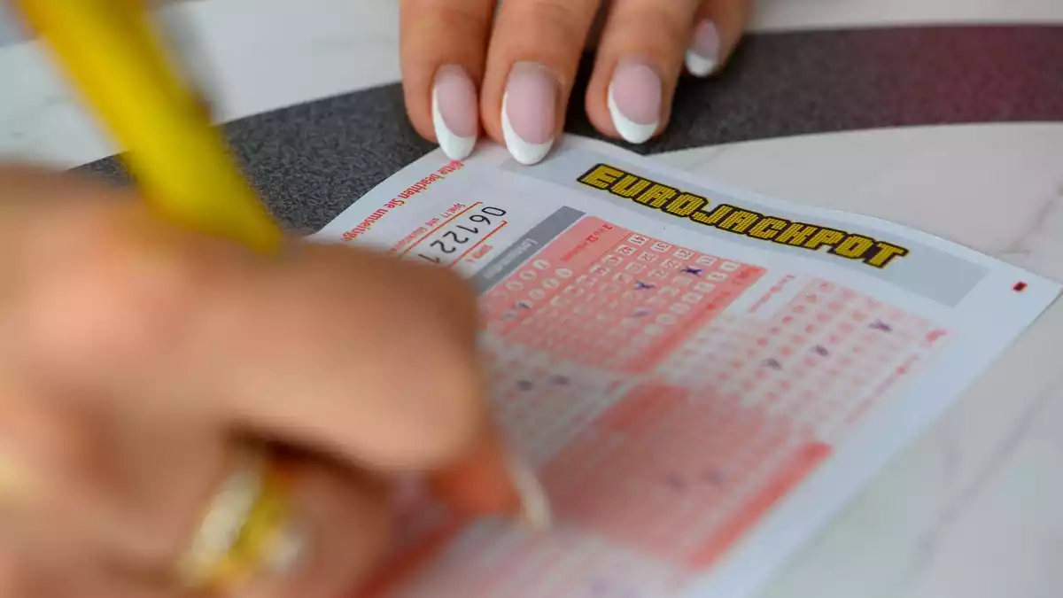 Eine neue Chance auf den prall gefüllten Eurojackpot gibt es am Dienstag. - Bild: Klaus-Dietmar Gabbert/dpa