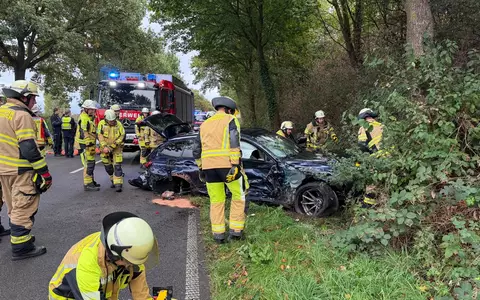 FW Meerbusch: Schwerer Verkehrsunfall mit mehreren schwer verletzten Personen - Foto: presseportal.de