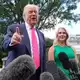 Karoline Leavitt hatte Ende August ihren letzten Arbeitstag als Pressesprecherin Trumps. (Archivbild) - Bild: Manuel Balce Ceneta/AP/dpa