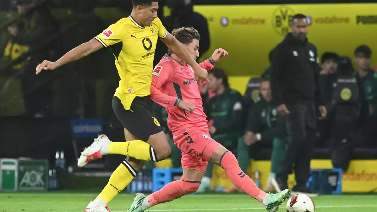 Borussia Dortmund und Werder Bremen benötigten nach der langen Länderspielpause etwas Zeit, um ins Spiel zu finden.  - Bild: Bernd Thissen/dpa