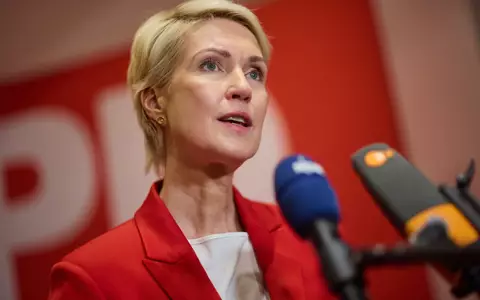 Die Gremien der SPD Mecklenburg-Vorpommern haben für Koalitionsverhandlungen mit Linke und Grünen gestimmt. - Foto: Jens Büttner/dpa