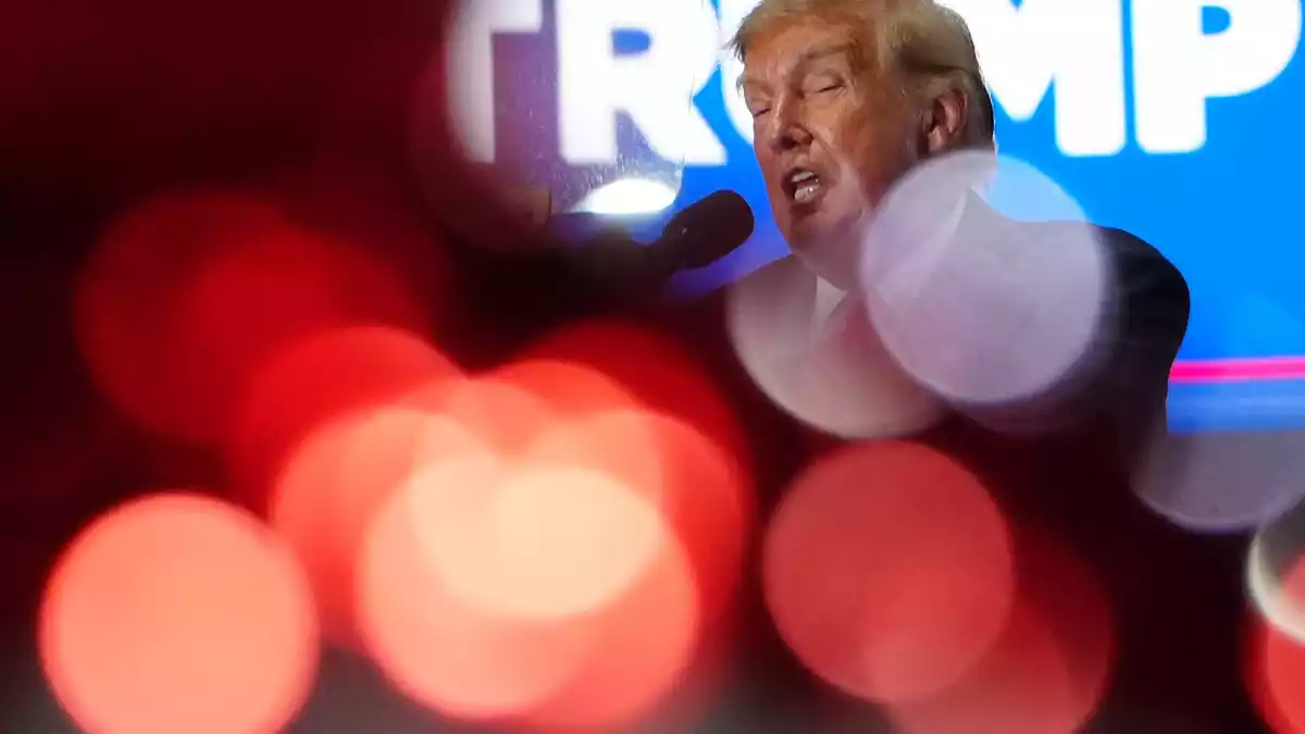 Trump findet nach wie vor, er sollte den Friedensnobelpreis bekommen.  - Bild: Julia Demaree Nikhinson/AP/dpa