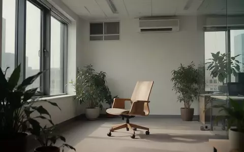 Ein minimalistisch eingerichteter Büroraum mit natürlichem Tageslicht und einer Pflanze, der eine ruhige Arbeitsumgebung zeigt. - Foto: über boerse-global.de