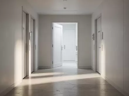 Ein minimalistischer, heller Korridor in einer medizinischen Einrichtung mit reflektierenden Bodenflächen. - Foto: über boerse-global.de
