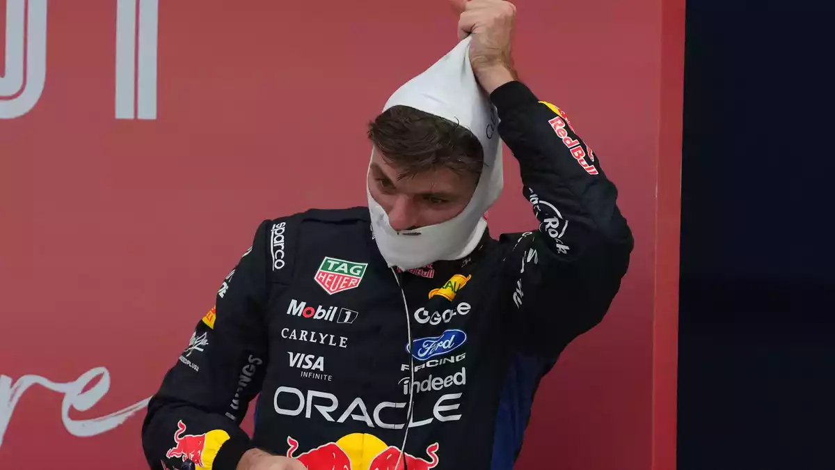 Max Verstappen holt sich in Singapur die Pole Position. - Bild: Ng Han Guan/AP/dpa