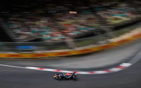 Max Verstappen rast in Singapur zur Pole. - Foto: Vincent Thian/AP/dpa