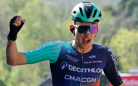 Jungstar Paul Seixas hat die Lombardei-Rundfahrt gewonnen. (Archivbild) - Foto: Geert Vanden Wijngaert/AP/dpa
