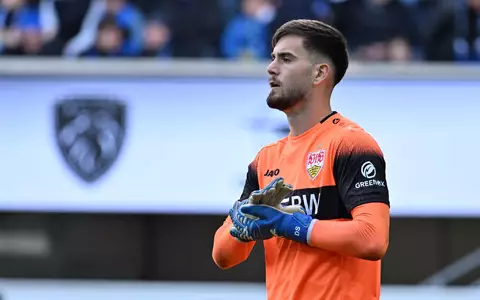 Stuttgarts Torwart Dennis Seimen feierte an alter Wirkungsstätte sein Bundesliga-Debüt. - Foto: Swen Pförtner/dpa