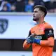 Stuttgarts Torwart Dennis Seimen feierte an alter Wirkungsstätte sein Bundesliga-Debüt. - Bild: Swen Pförtner/dpa