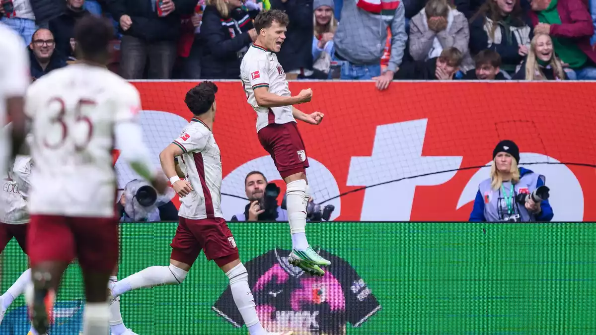 Robin Fellhauer jubelt über das schnellste Tor der Liga-Historie.  - Bild: Tom Weller/dpa