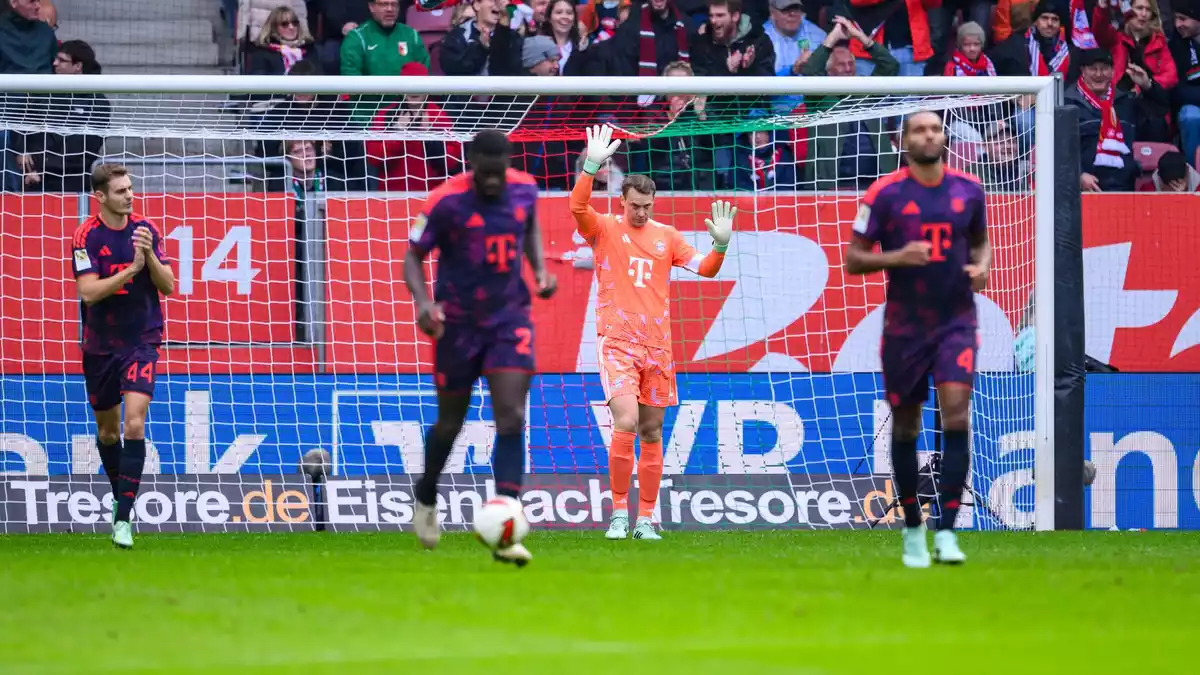  Patzte beim 0:1 gegen Augsburg: Bayern-Torwart Manuel Neuer  - Bild: Tom Weller/dpa