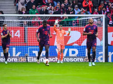 Patzte beim 0:1 gegen Augsburg: Bayern-Torwart Manuel Neuer - Foto: Tom Weller/dpa