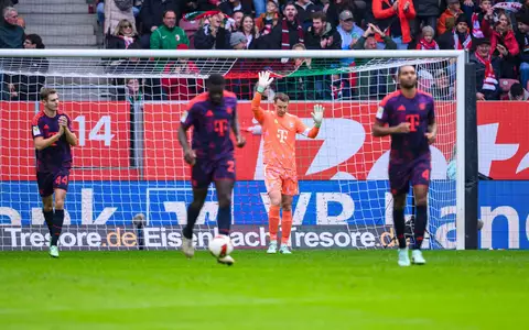  Patzte beim 0:1 gegen Augsburg: Bayern-Torwart Manuel Neuer  - Foto: Tom Weller/dpa
